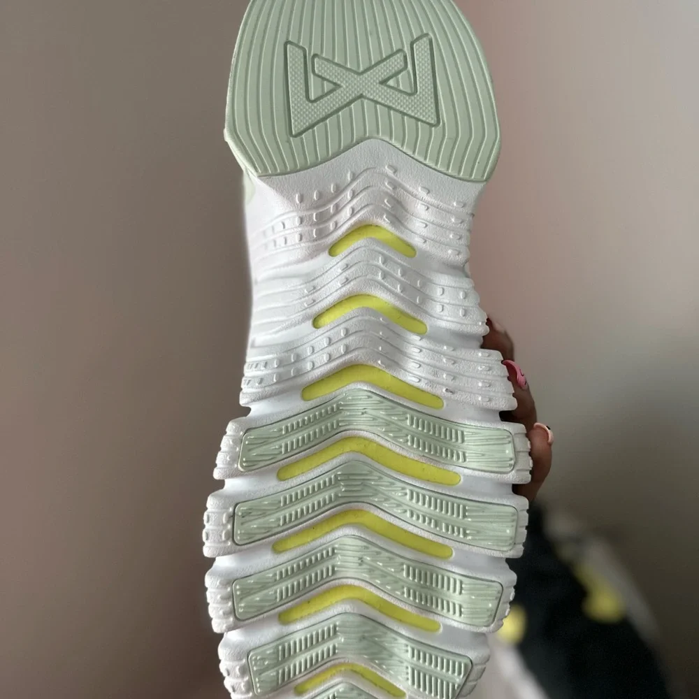 NIKE Colorway: Dark Smoke Grey/Bright Mango/Barely/Green/Light Zitron size 8.5 - Picture 13 of 13